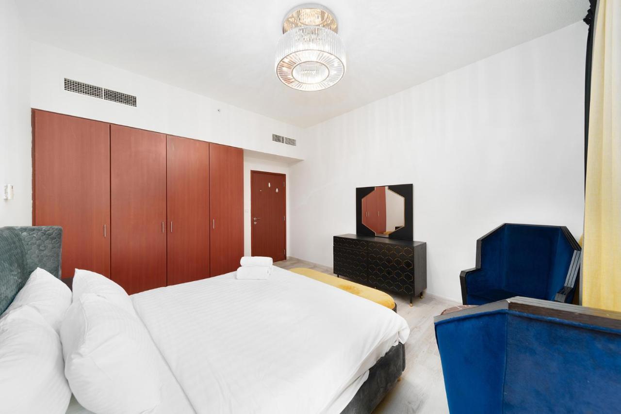 Spacious 7-bedroom Serviced On Jbr Walk * Dubaï