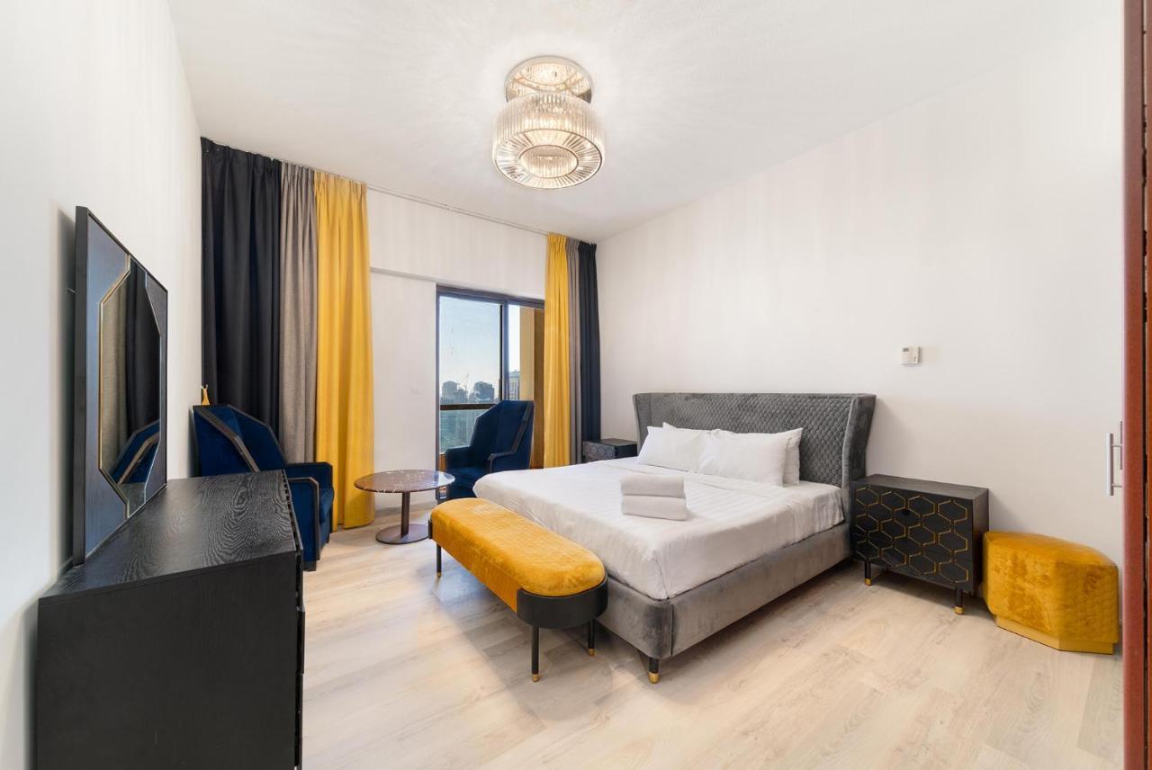 Spacious 7-bedroom Serviced On Jbr Walk Appartement