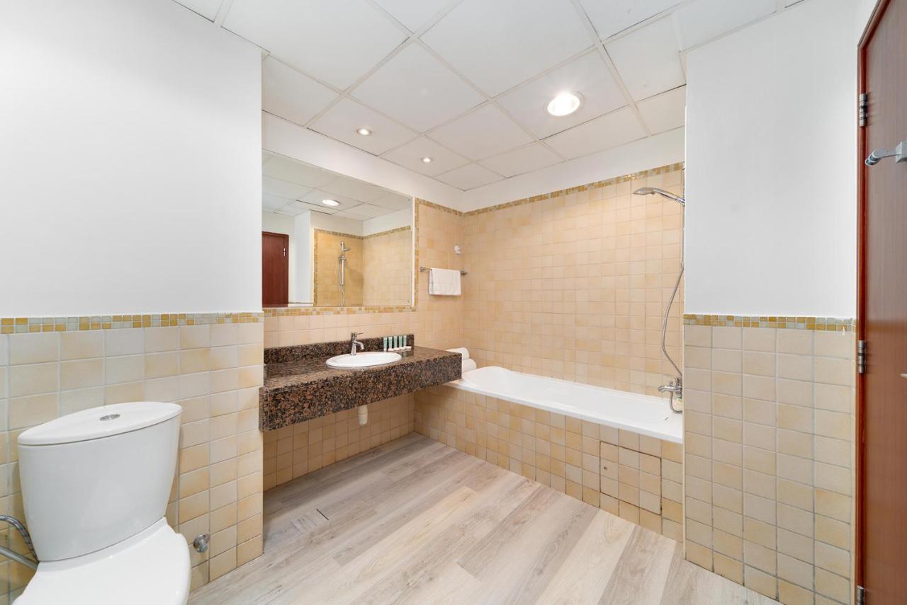 Spacious 7-bedroom Serviced On Jbr Walk Dubaï