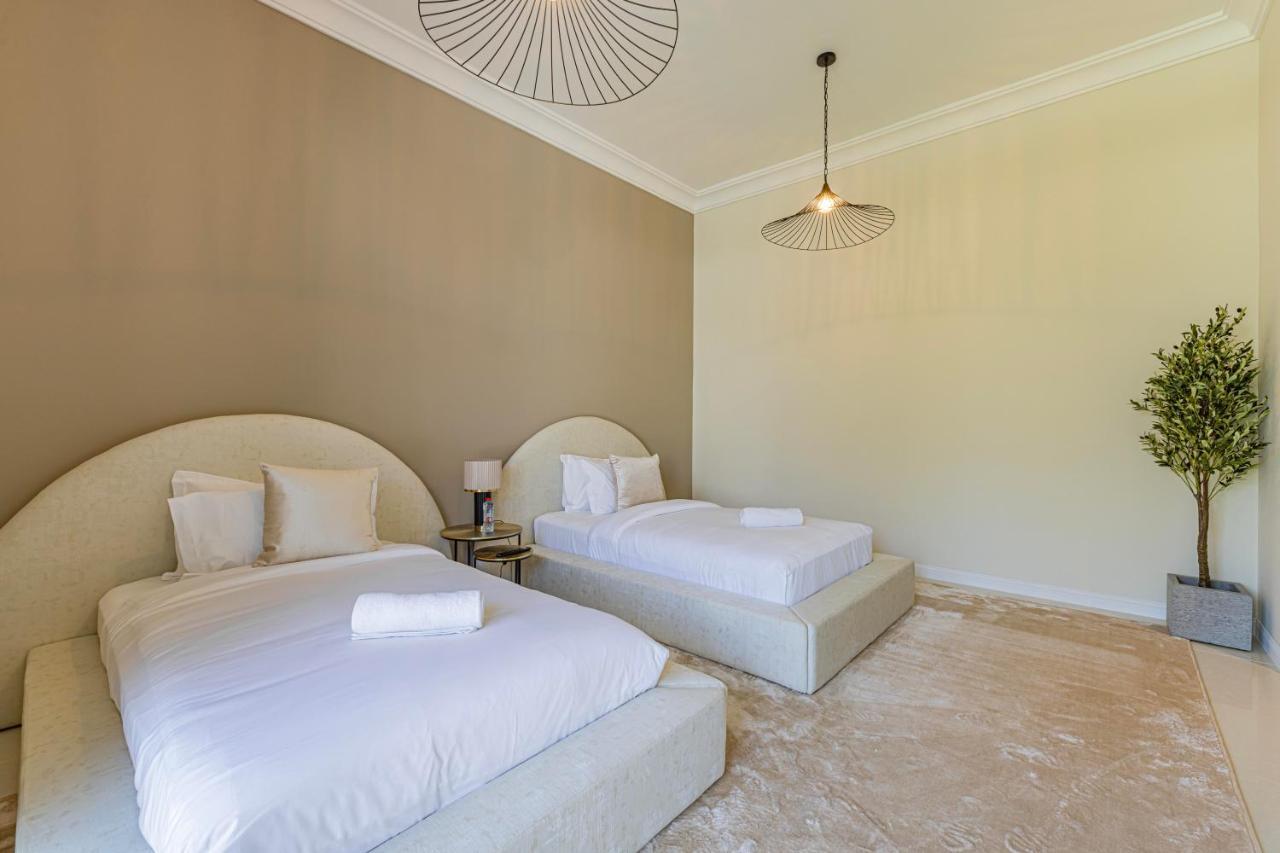 Villa Daniels Golf Course 5br With Private Pool Dubai