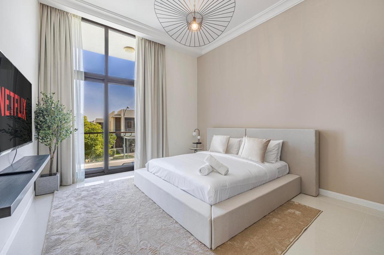 Villa Daniels Golf Course 5br With Private Pool Dubai