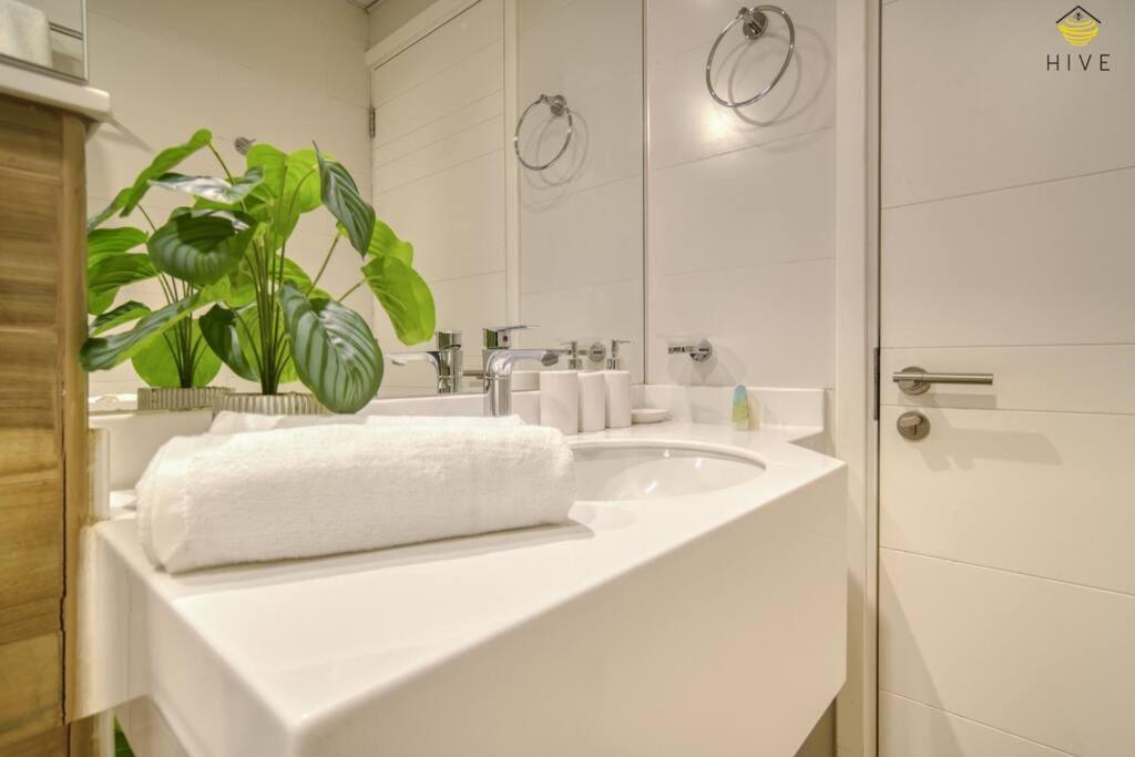 Apartment Beautiful 2 Bedroom In J8 Dubai