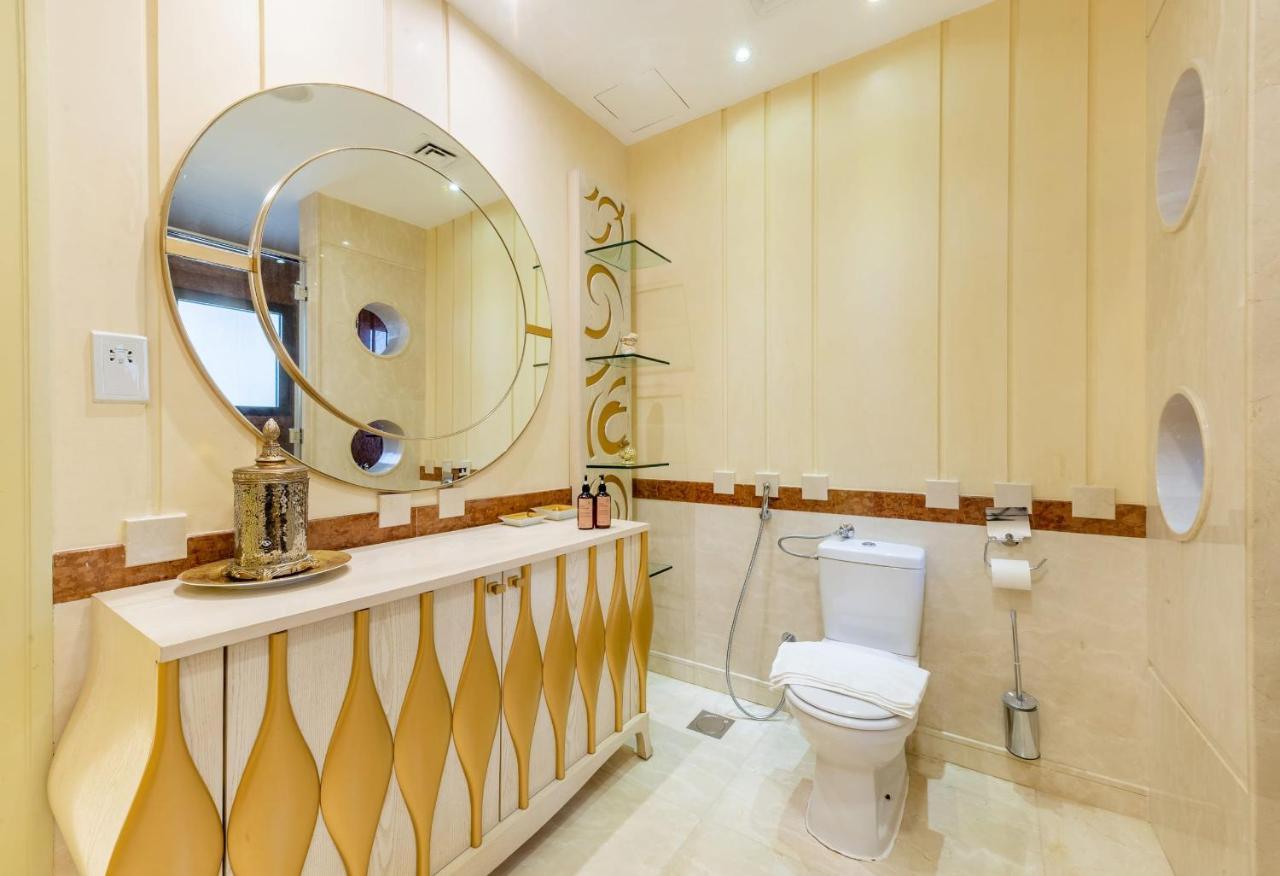 Villa Manzil - Ultra Luxury 6br Signature With Pool, Theatre And Beach Access In Palm Jumeirah Dubaï