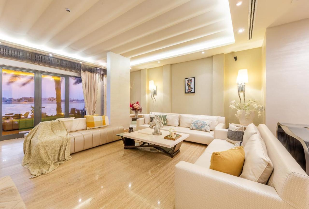 Villa Manzil - Ultra Luxury 6br Signature With Pool, Theatre And Beach Access In Palm Jumeirah *