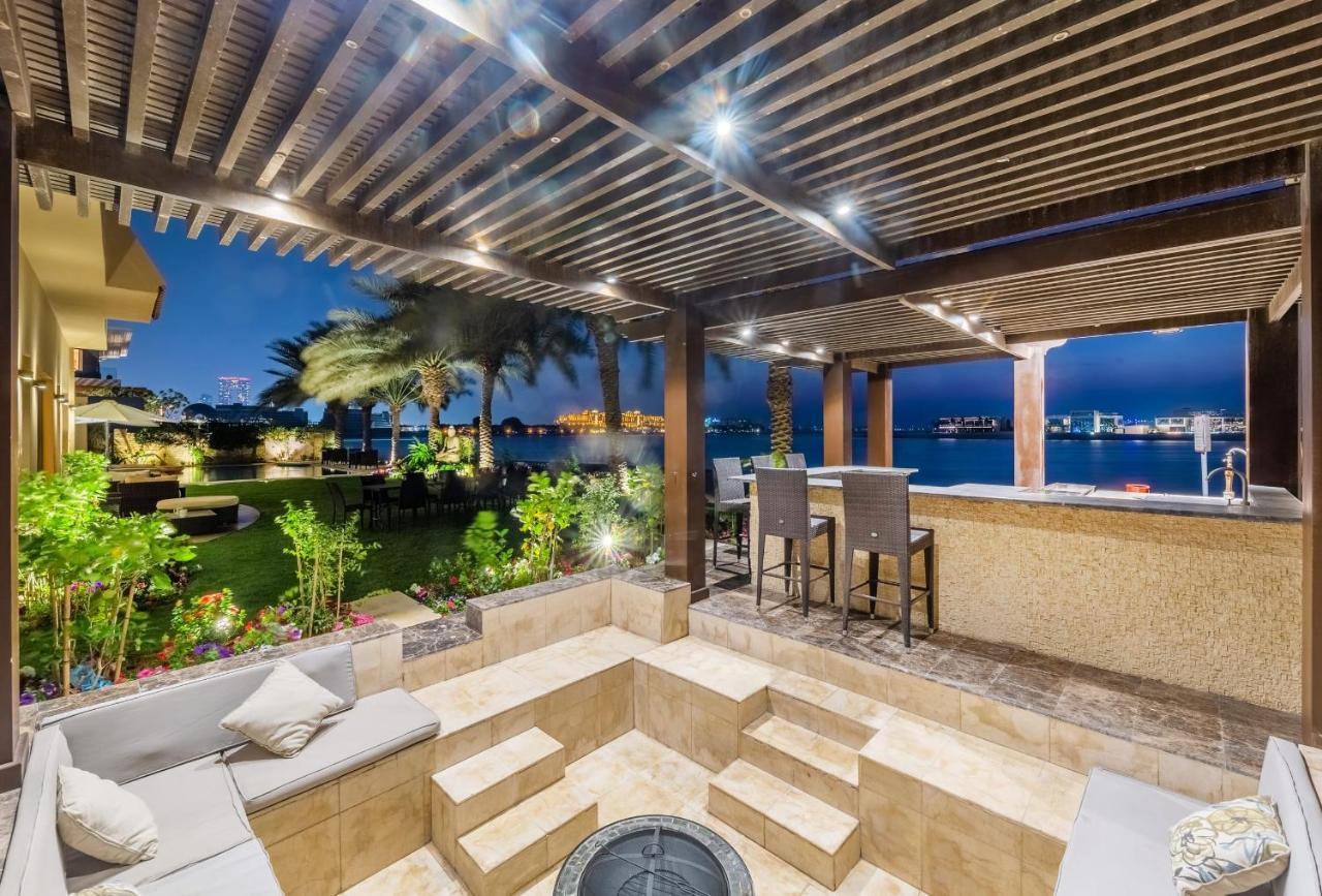 Villa Manzil - Ultra Luxury 6br Signature With Pool, Theatre And Beach Access In Palm Jumeirah