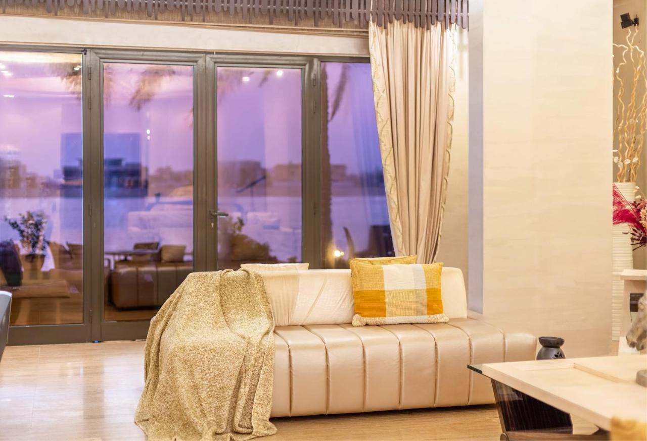 Villa Manzil - Ultra Luxury 6br Signature With Pool, Theatre And Beach Access In Palm Jumeirah Dubaï