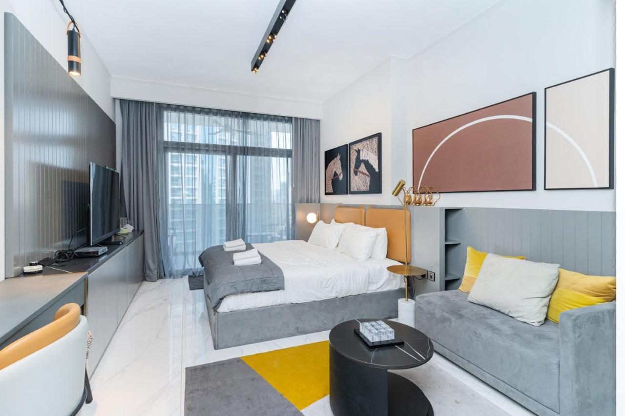 Chic With Balcony 5 Mins Walk To Mall Appartamento