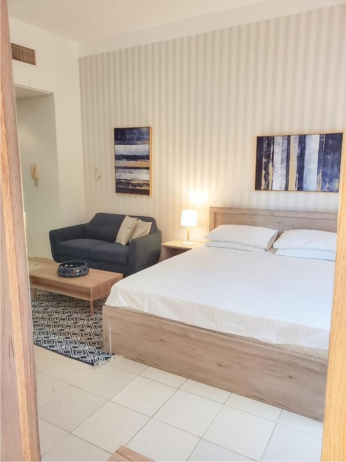 Cosmos Living Discovery Gardens Apartment *
