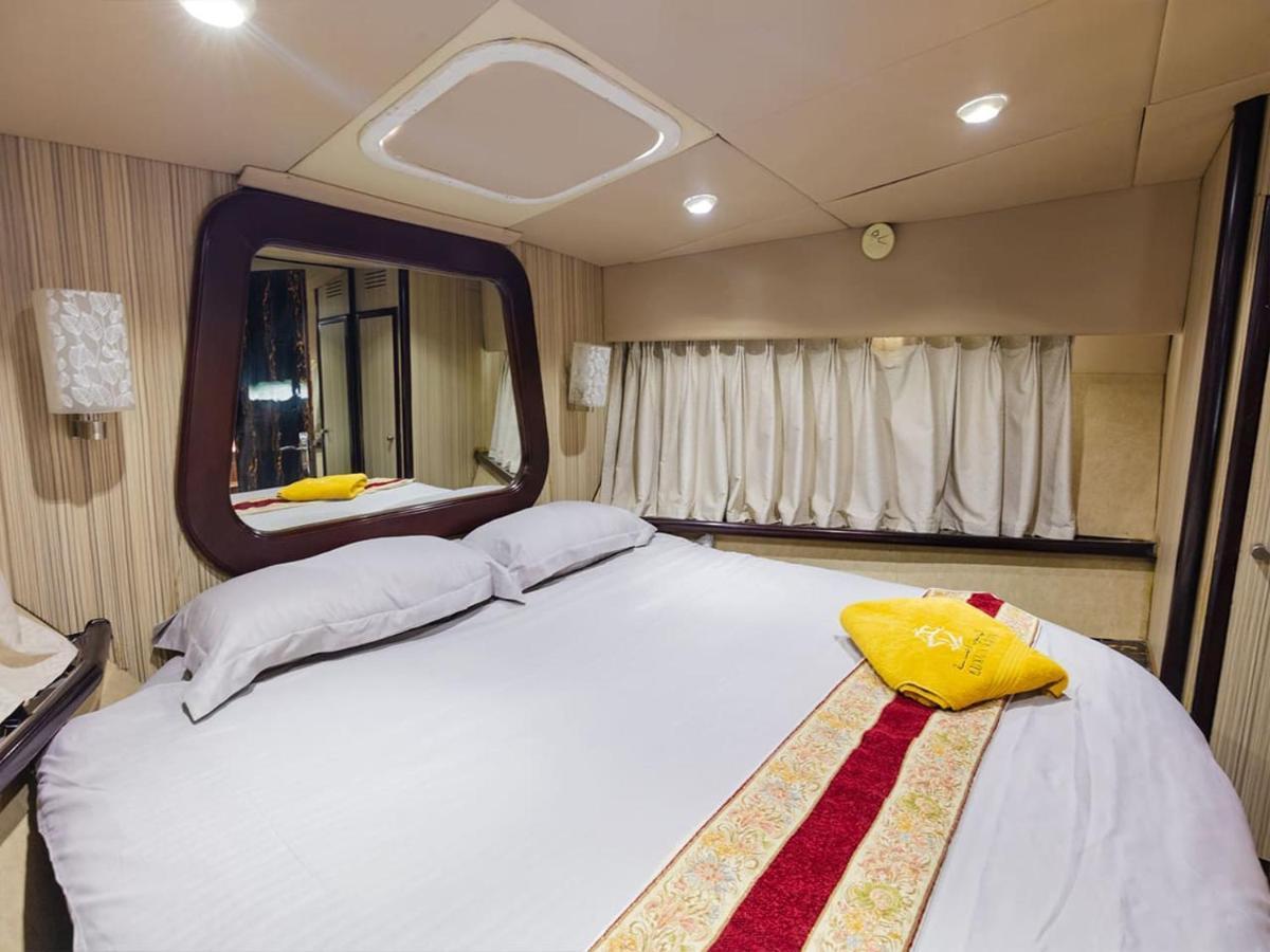 Luxury Yachts - Jumeirah