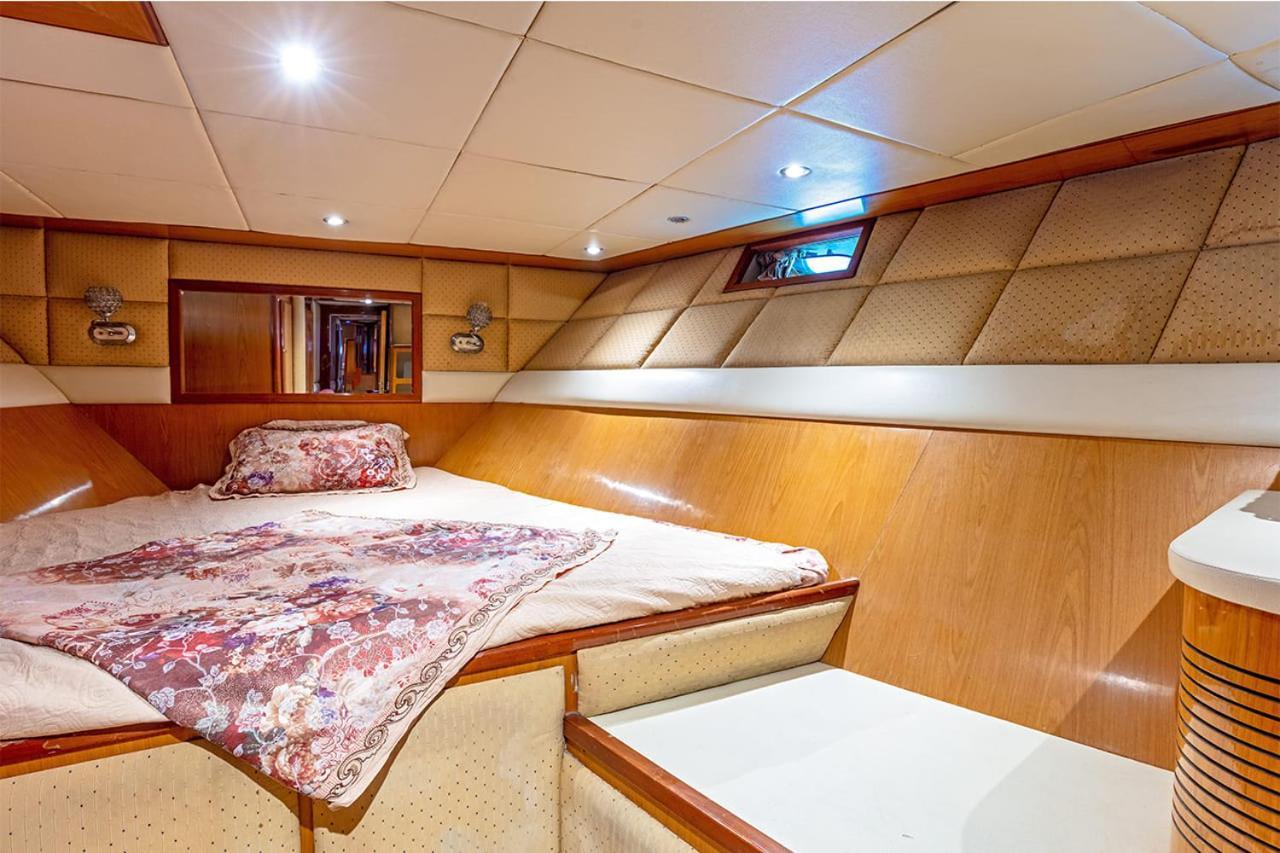 Luxury Yachts - Jumeirah *