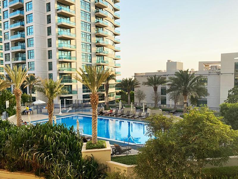 Rh - Beautiful Canal View, Sleek & Spacious Studio, Location * Dubai