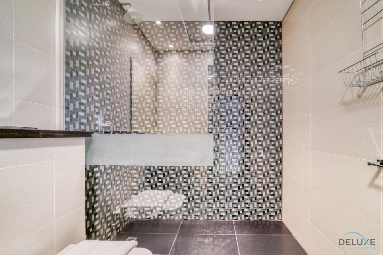 Sea Views From Living To Bedroom Perfect For Staycation, Marina By Deluxe Homes Appartamento Dubai