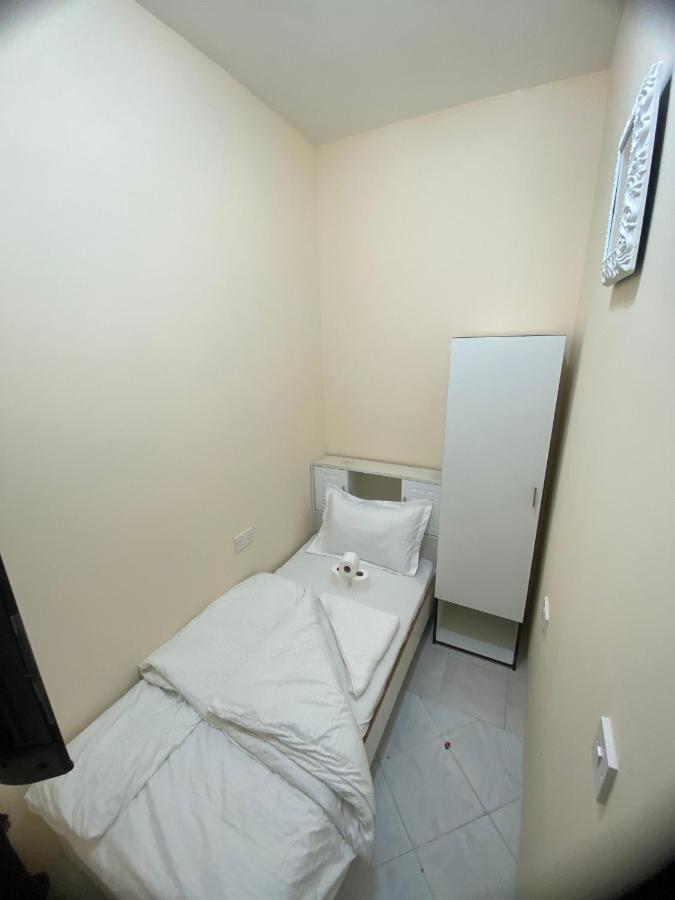 Low Priced New Residential For Rent In Near Dafza Metro Station Apartamento