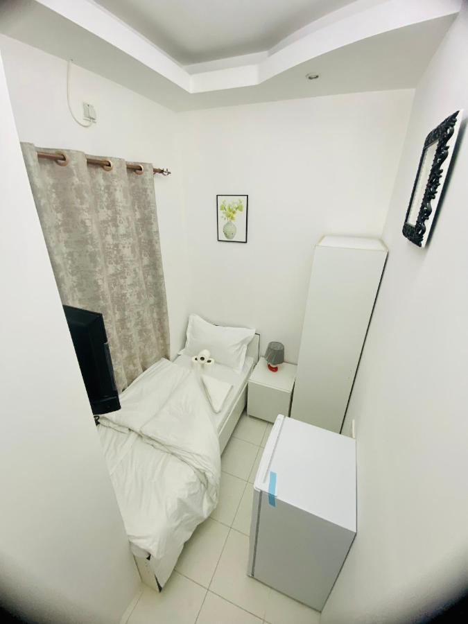 Low Priced New Residential For Rent In Near Dafza Metro Station Apartamento *