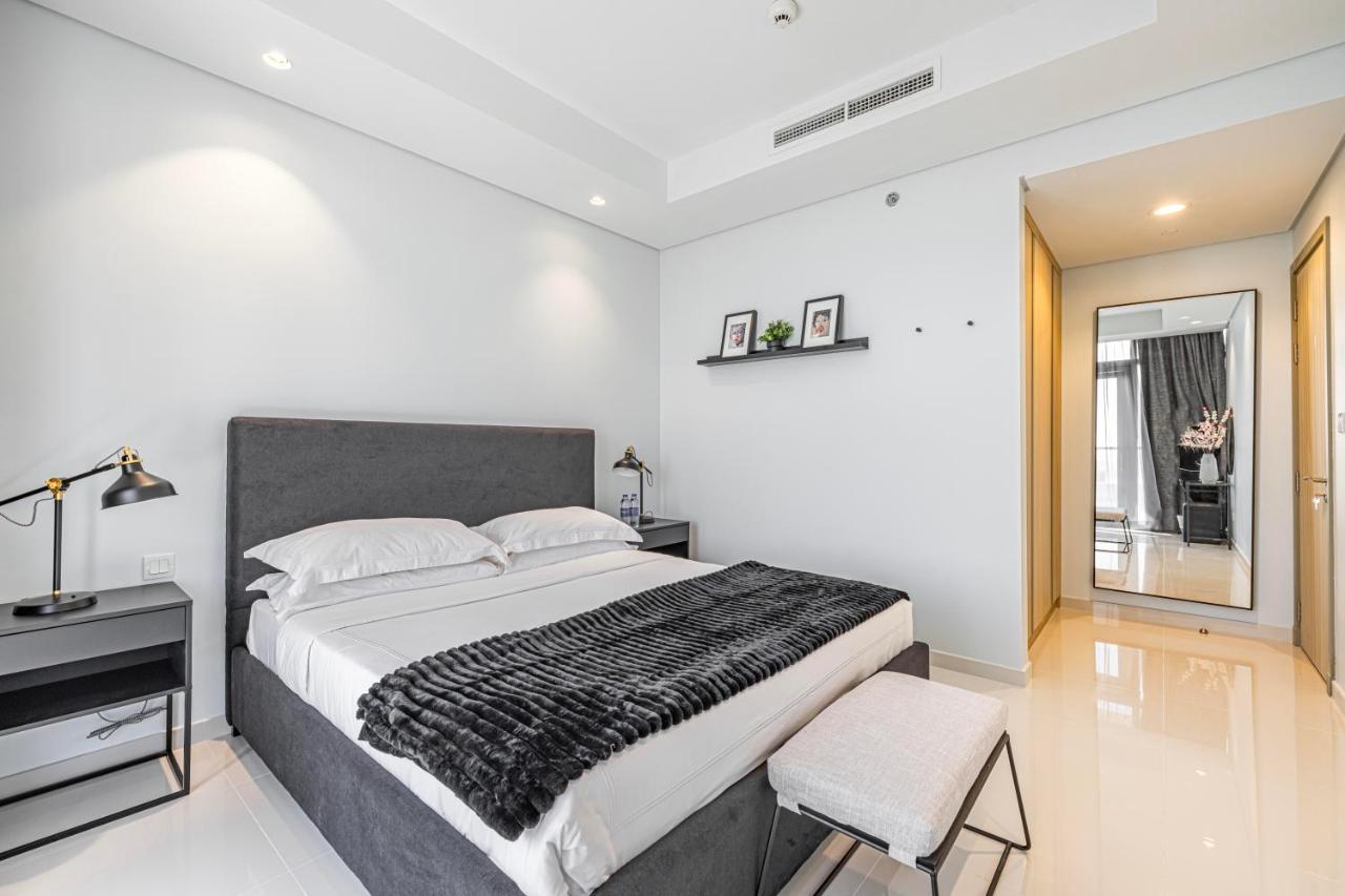 Daniels Burj Khalifa View 2br In Paramount Midtown Apartment