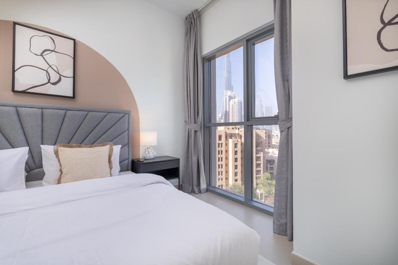 Luxe & Modern Two Bedroom Downtown - Close To Burj Khalifa & The Mall By Sojo Dubai