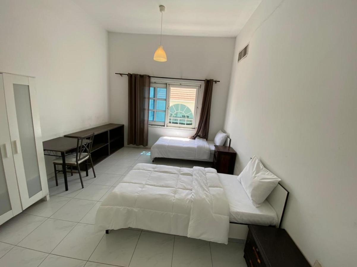 Pensión Comfortable Private In Compound Housing Dubái