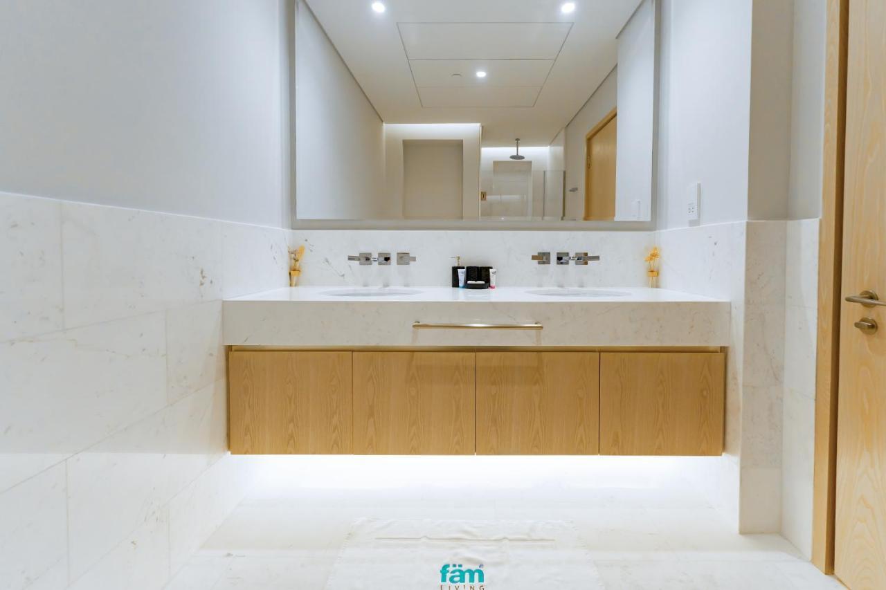 Apartment Fam Living - Palm Tower - Palm Jumeirah Views Dubai