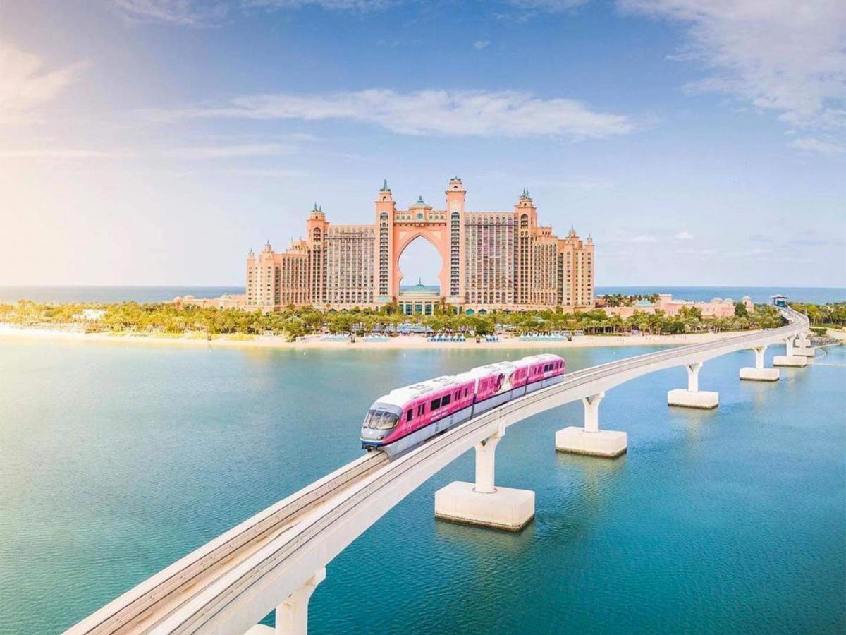 Cosmos Living Discovery Gardens * Dubai