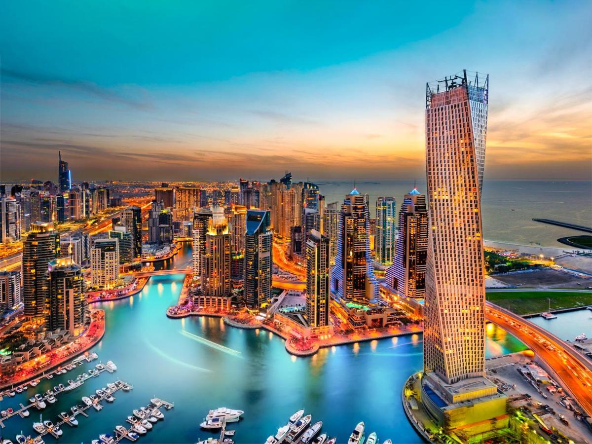 Cosmos Living Discovery Gardens * Dubai
