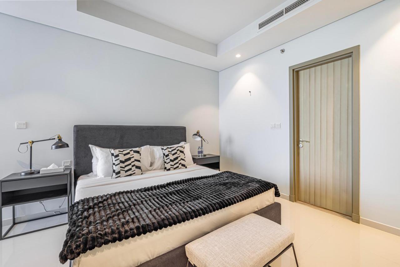 Daniels Burj Khalifa View 2br In Paramount Midtown Apartment *