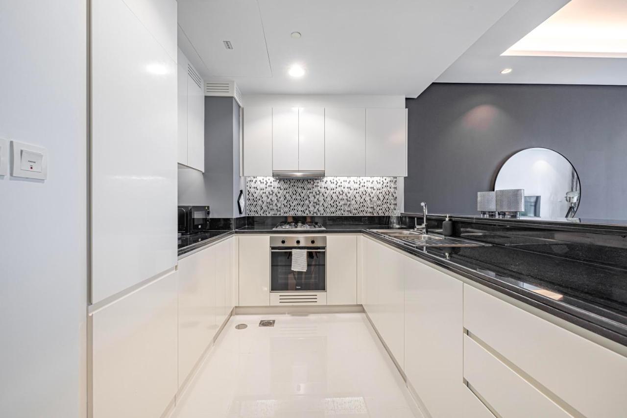 Daniels Burj Khalifa View 2br In Paramount Midtown Apartment *