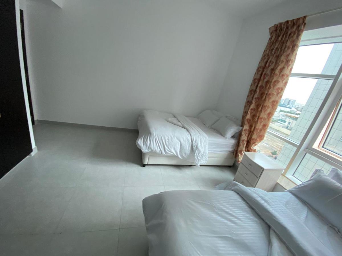 Habitación en casa particular Wonderful ' For Girls Only ' In Tecom, Al Barsha Dubái