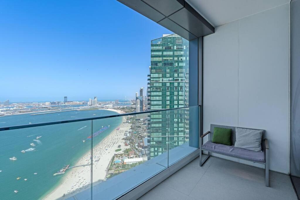 Suiteable Homes - Sensational 3 Bedroom With Mesmerizing Seaview Apartment
