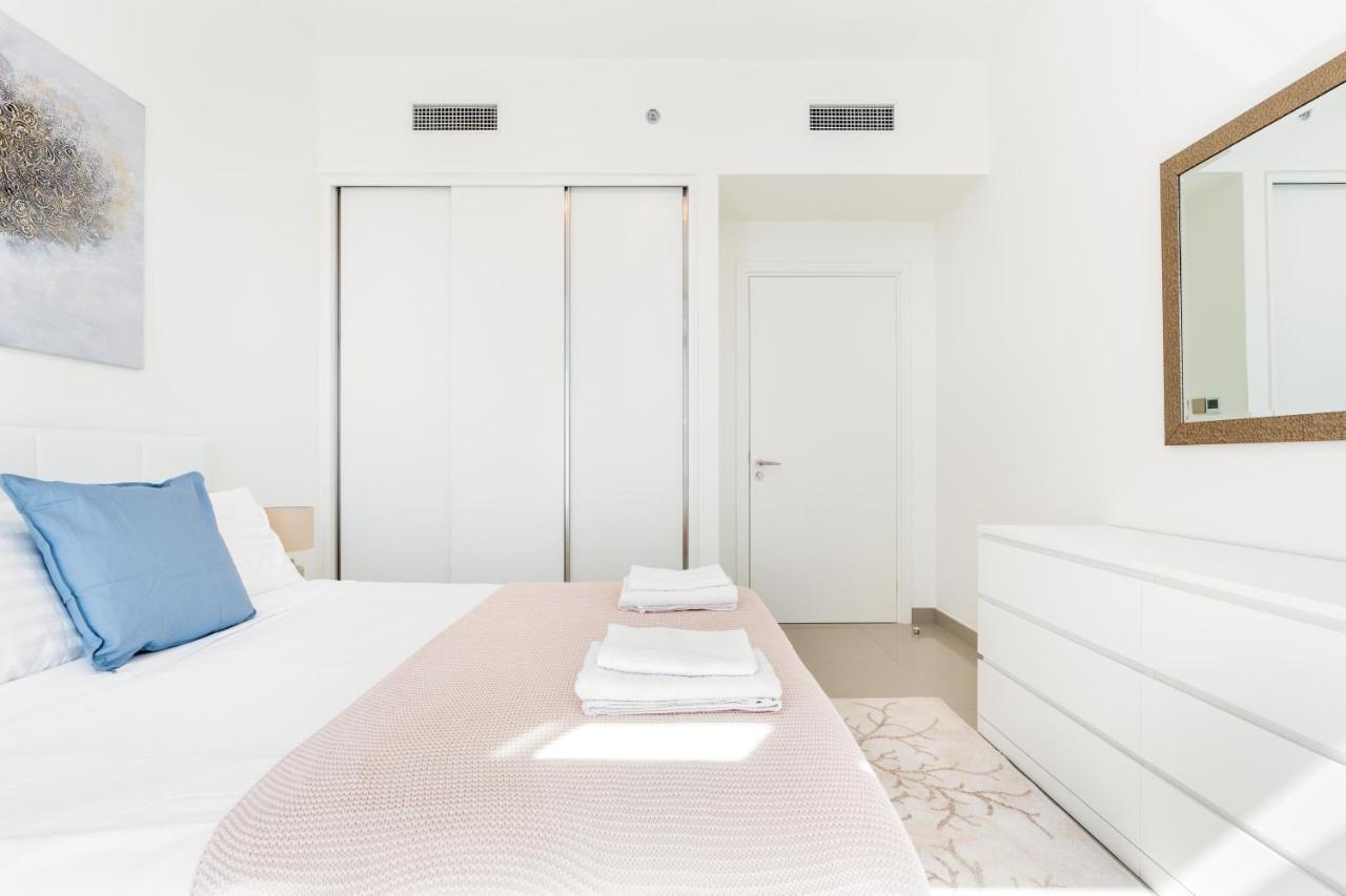 Vacay Lettings - Private Access -emaar Beachfront * Dubái