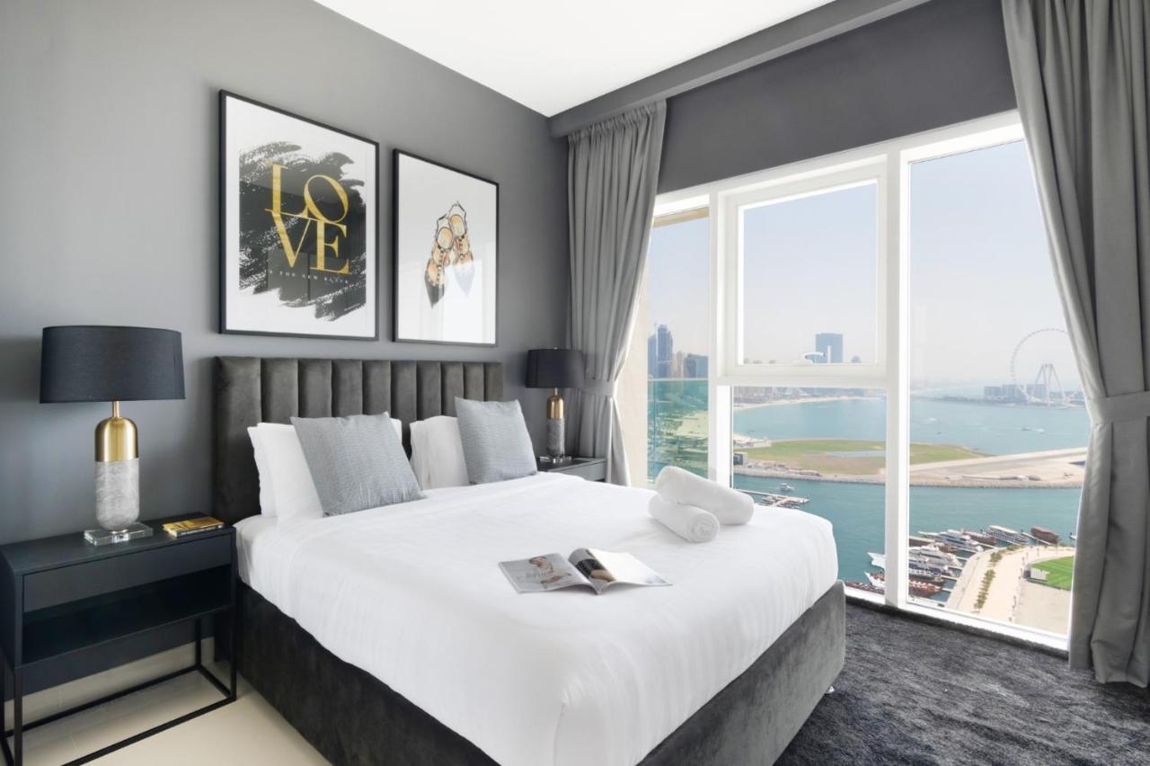 Views In From The Gorgeous * Dubaï