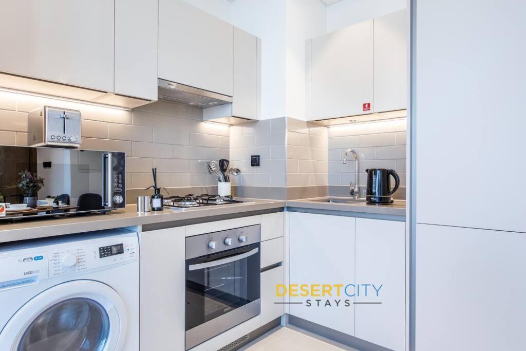 One Bed With Creek Views, Hosted By Desert Dubaï