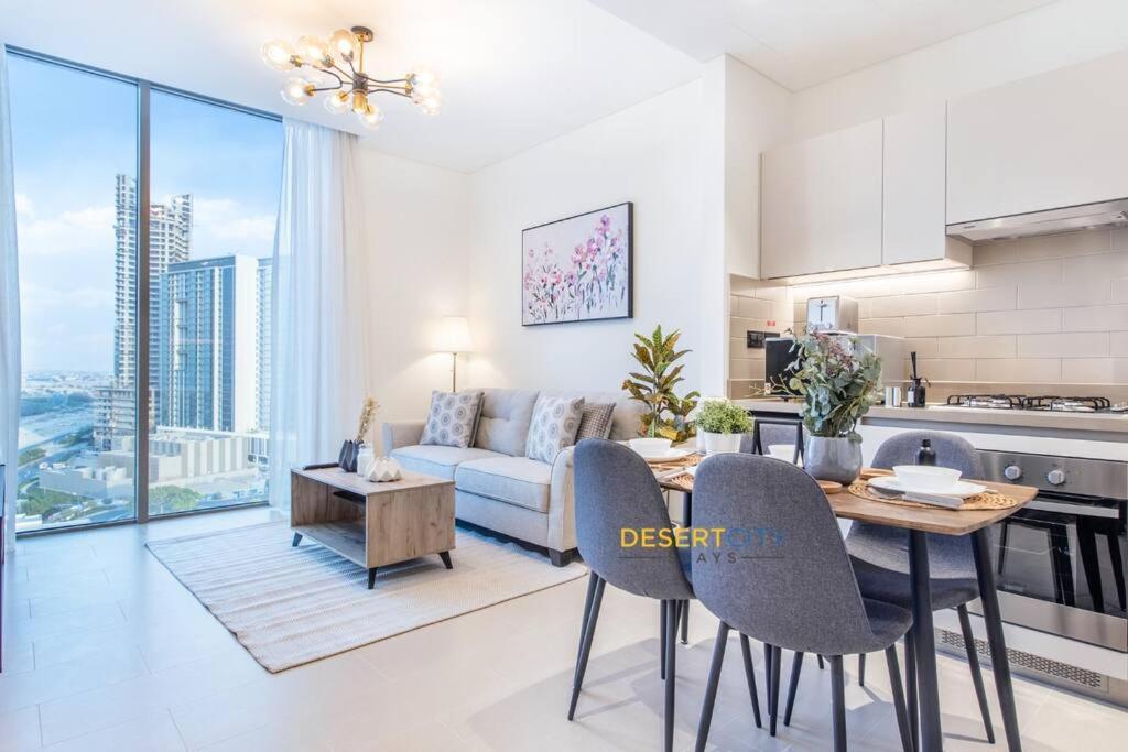 One Bed With Creek Views, Hosted By Desert * Dubaï