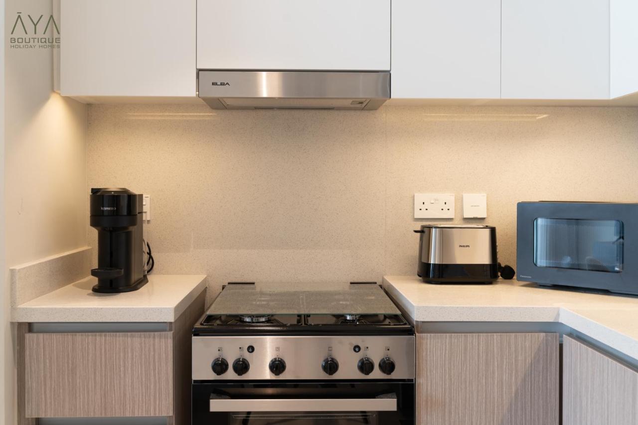 Elegant Luxury With Stunning Views In Creek Harbour Apartemen