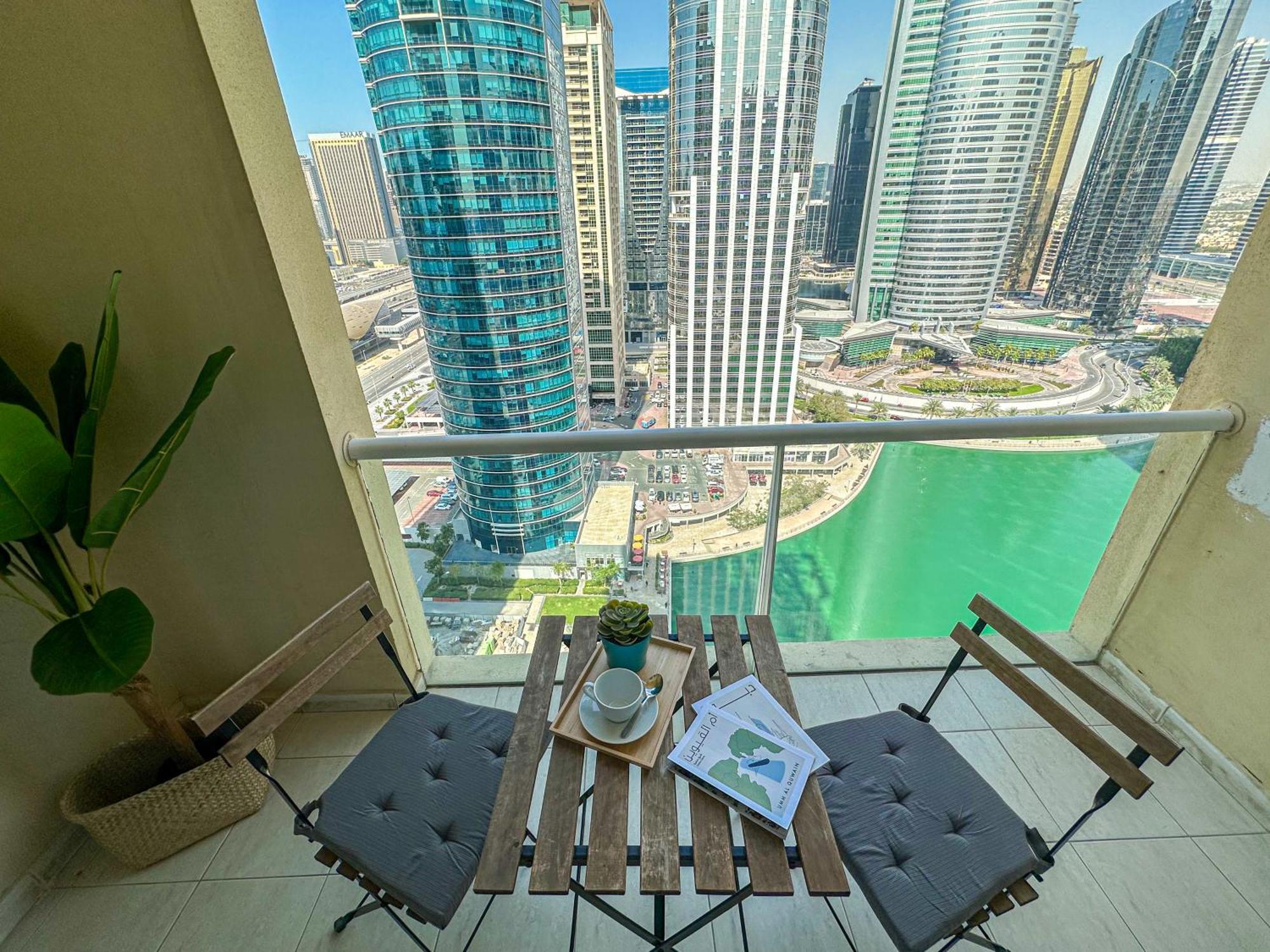 Higuests - Lake-view Studio In Vibrant Area In Jlt Appartement Dubai