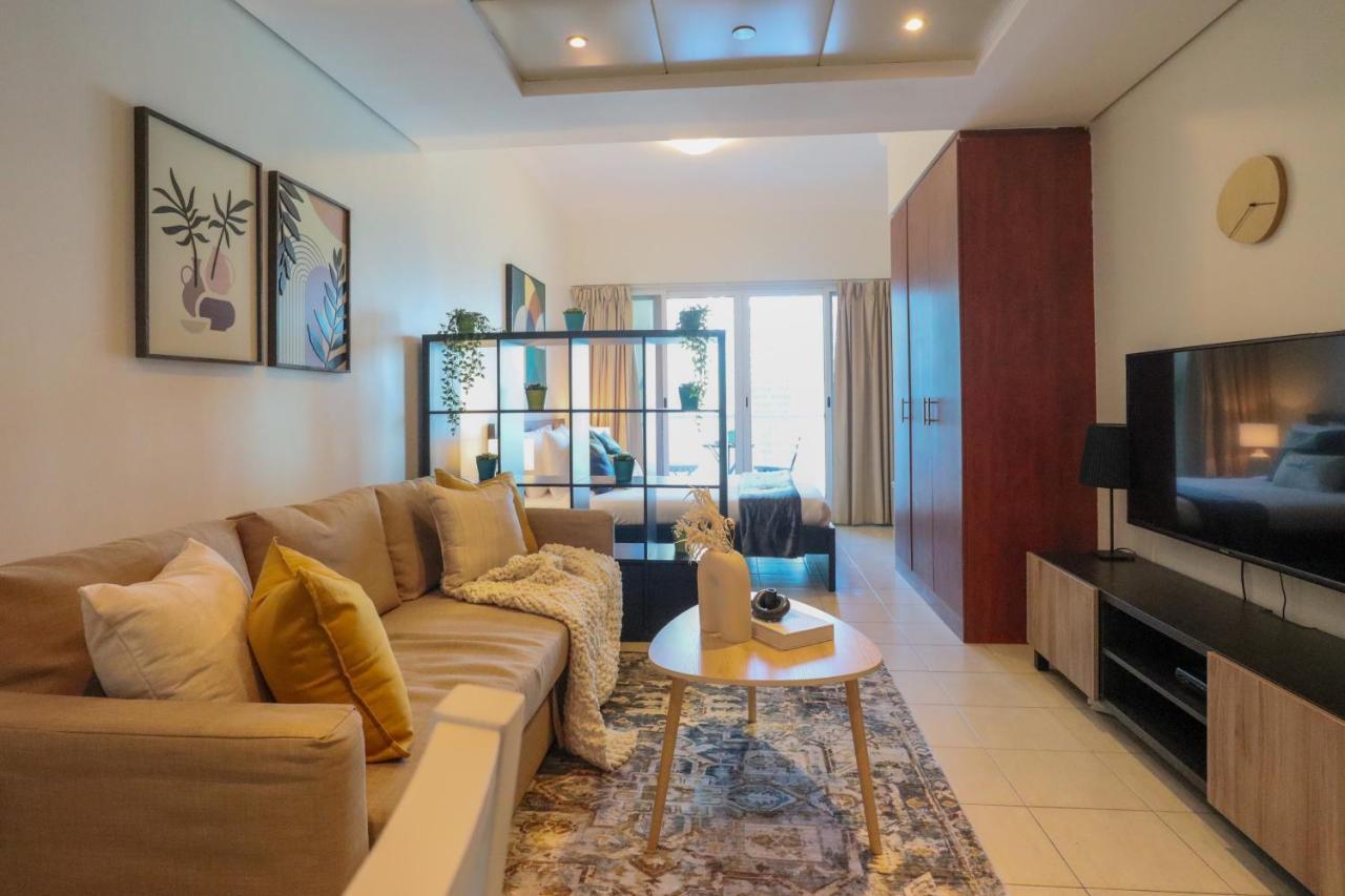 Higuests - Lake-view Studio In Vibrant Area In Jlt Appartement *