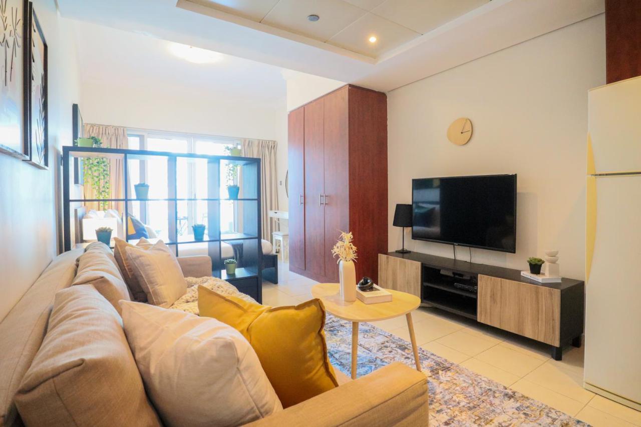 Higuests - Lake-view Studio In Vibrant Area In Jlt Appartement *