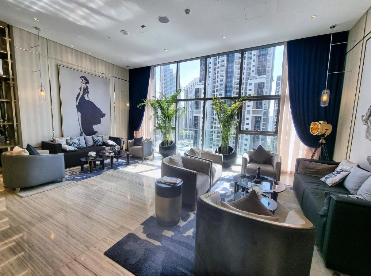 Downtown's Highest Pool & Full 5-star Luxury With Gym, And Restaurants Dubái