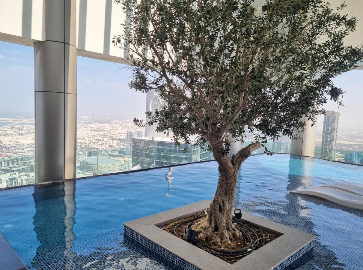 Downtown's Highest Pool & Full 5-star Luxury With Gym, And Restaurants Dubái