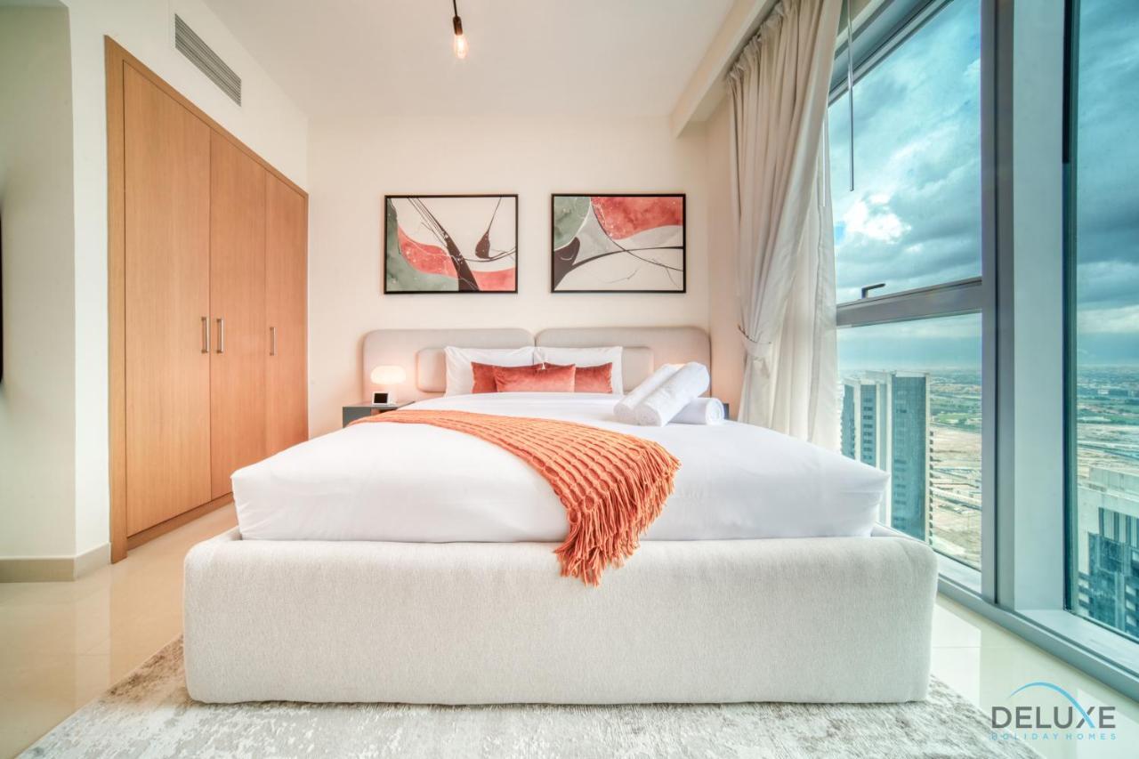 Elegant 1br At Harbour Views Tower 1 By Deluxe Homes