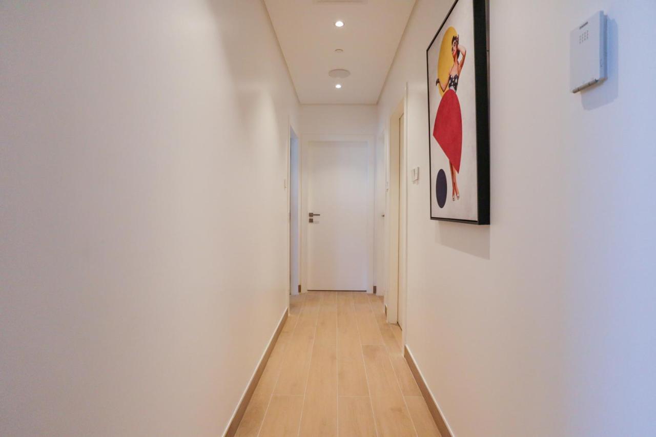 Higuests - Stylish Waterfront With Pool In La Appartement