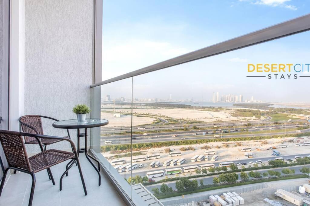 One Bed With Creek Views, Hosted By Desert * Dubaï