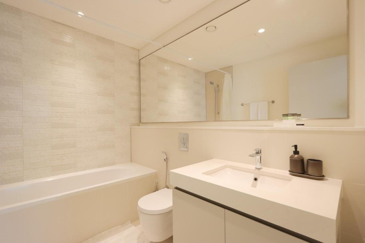 Livbnb - Lush 3 Bedroom With Marina And Skyline Views