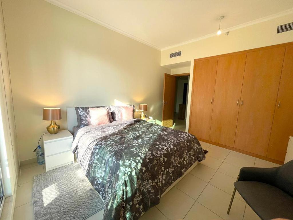 Apartamento Bright & Shine Rose 1bdr Fountain View Dubái