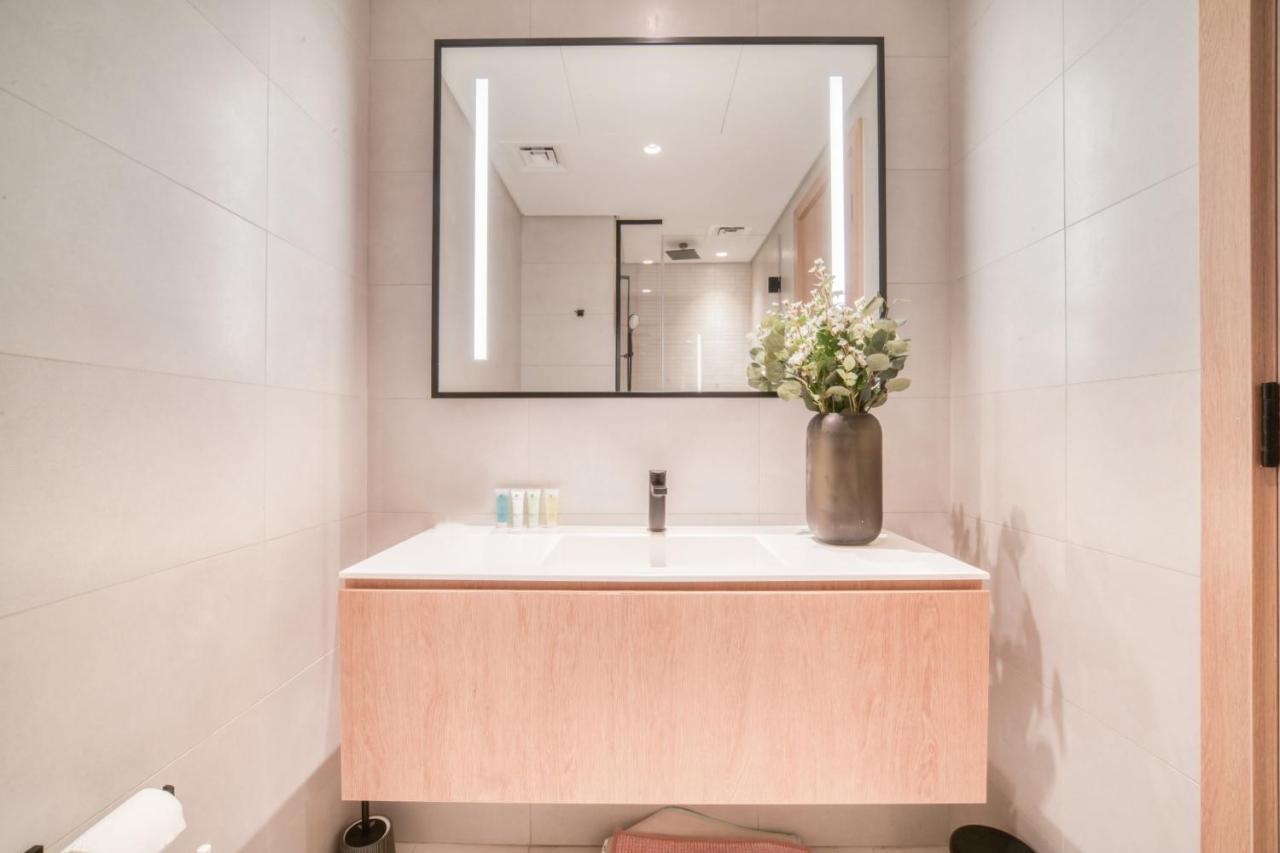 Marquise Square, Business Bay - Mint * Dubai