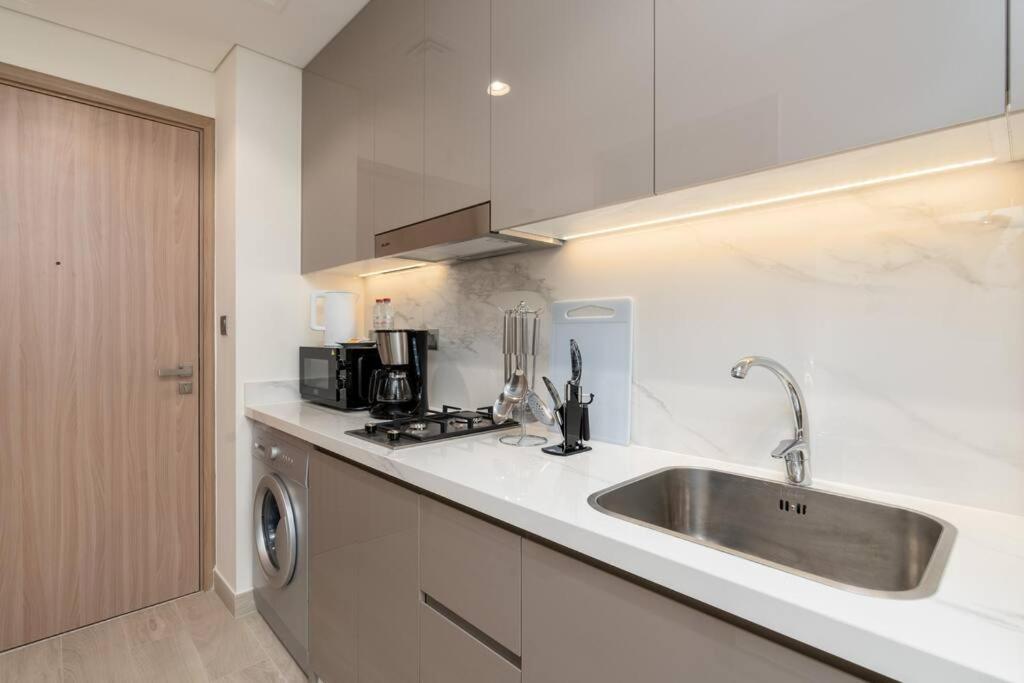 Cozy Studio In Azizi - Creek Views Dubai