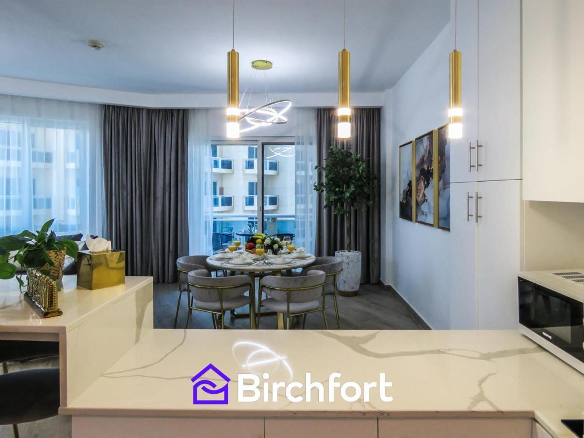 Birchfort - Newly Renovated Huge 2 Bedroom Apartamento Dubai