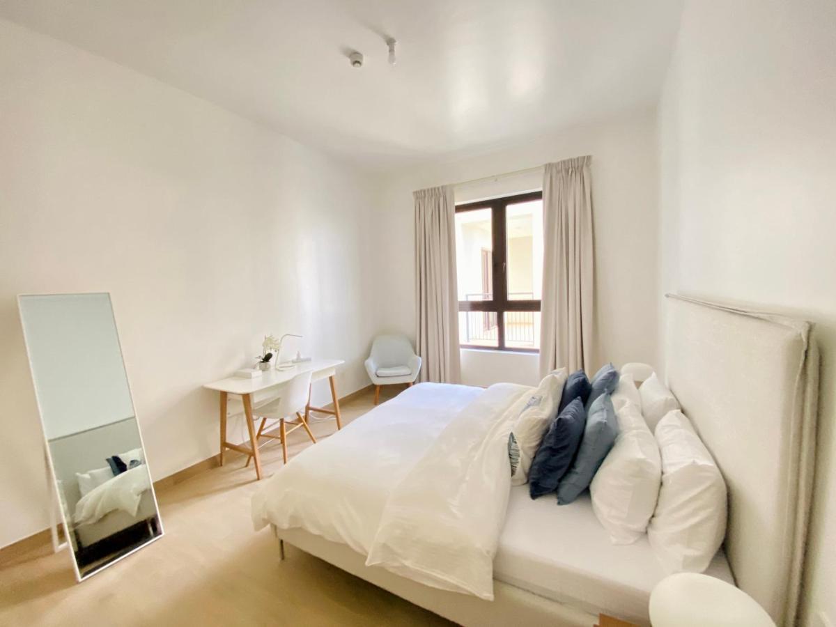 Lc22 - Elegant 1br With Beach Access In La Cote Building Apartment