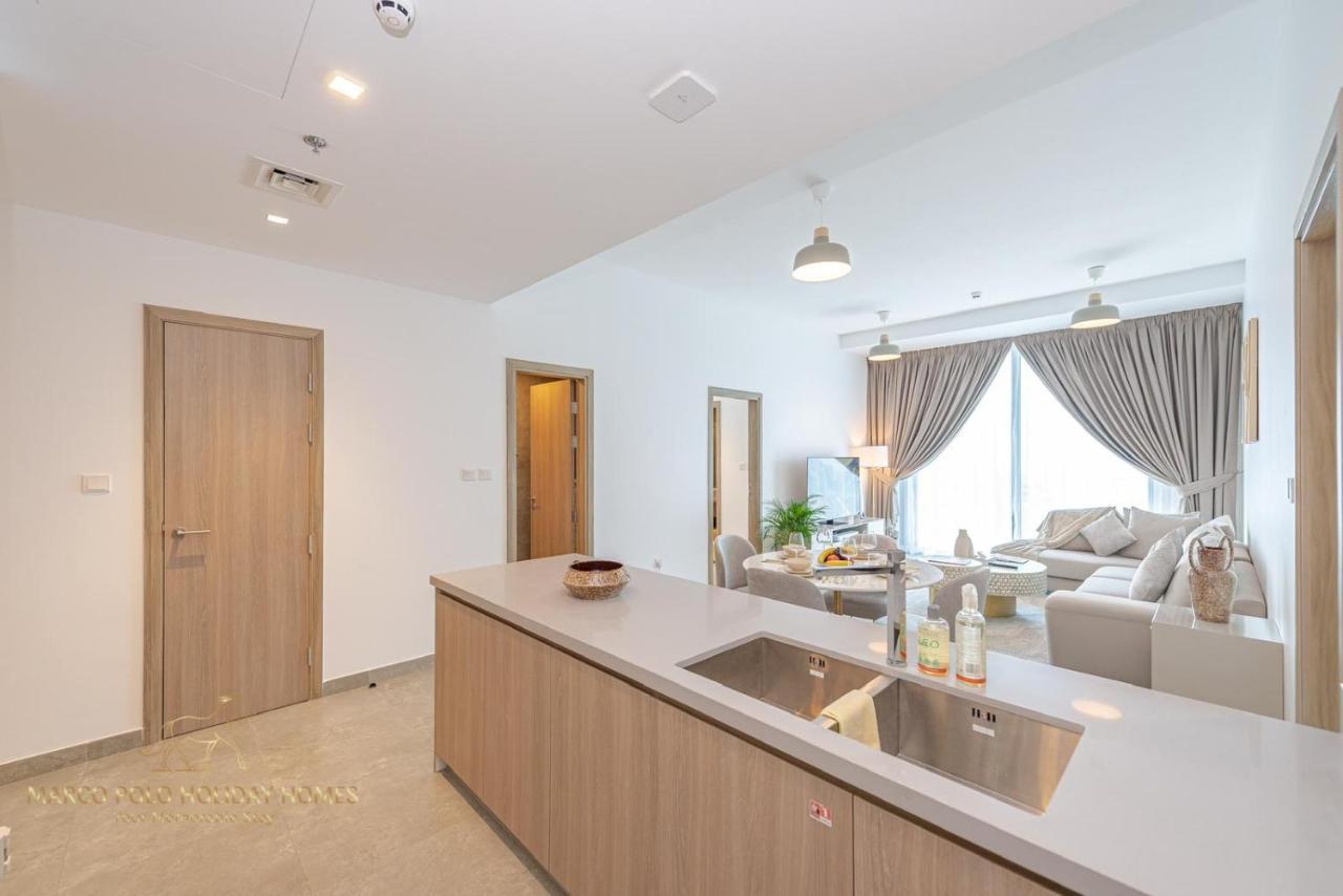 Lägenhet Marco Polo - Stunning 2 Bedroom With Marina Views, Huge Pool & Gym Dubai