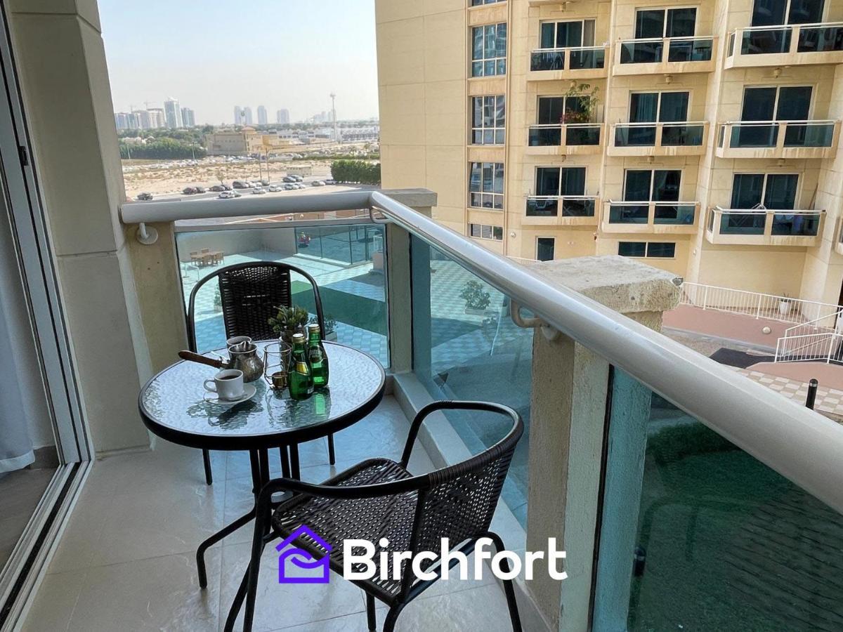 Apartamento Birchfort - Newly Renovated Huge 2 Bedroom Dubai