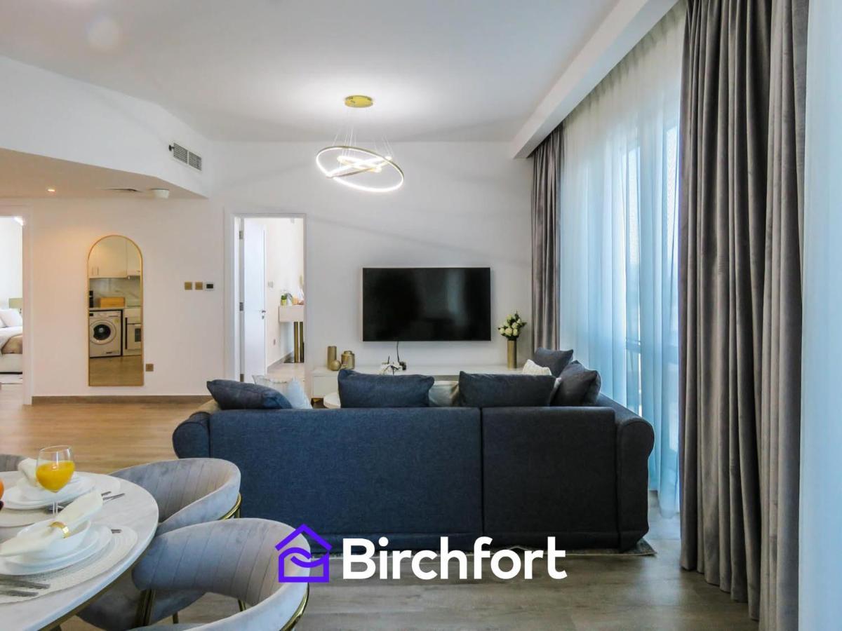 Birchfort - Newly Renovated Huge 2 Bedroom Apartamento Dubai